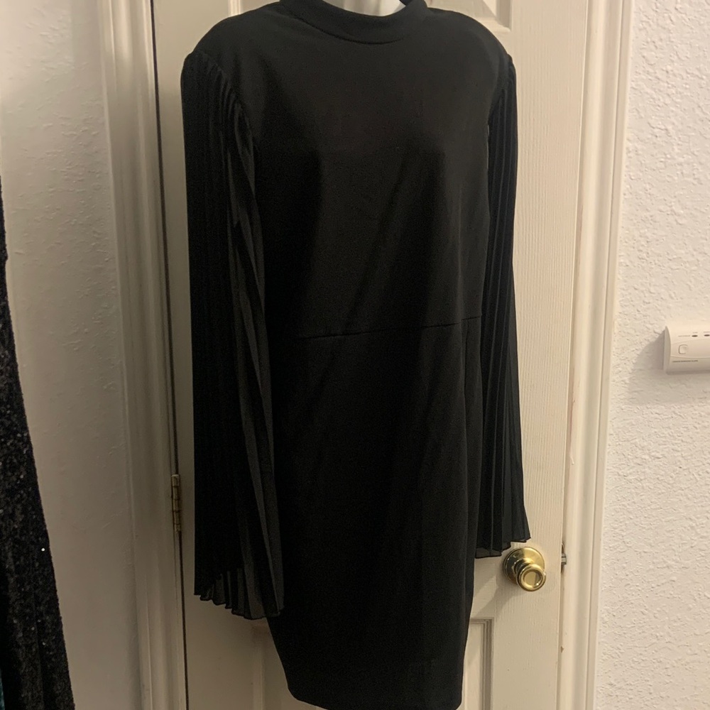 SHEIN Elegant Black Pleated Sleeve Dress